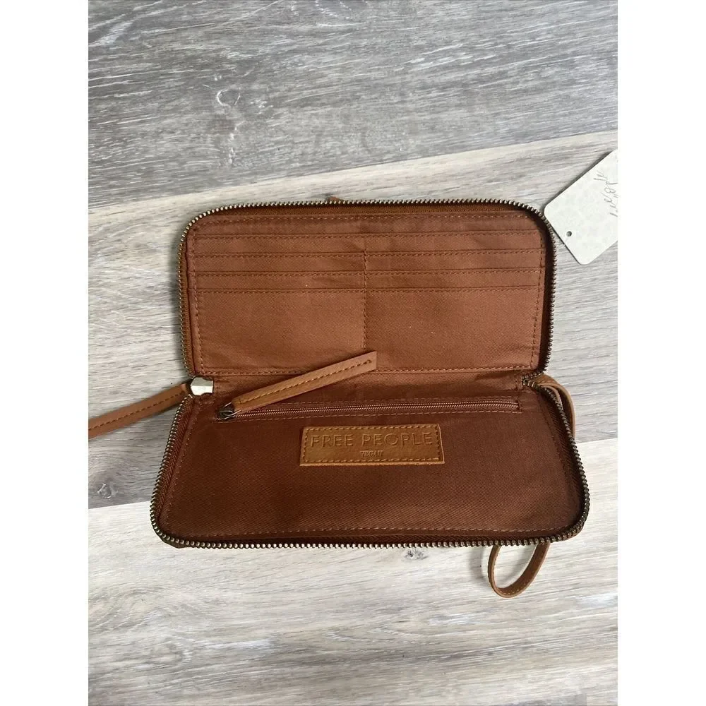 *Free People Wallet Brown Distressed Vegan Wristlet Strap Zip Closer Clutch NEW - Picture 3 of 5